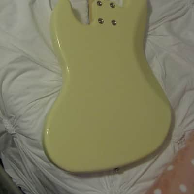 G&L USA Fullerton Deluxe JB 2024 - Vintage White & Rosewood Board image 4