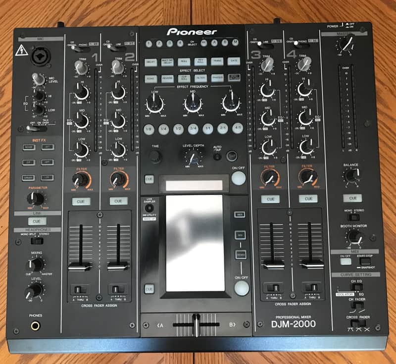 Pioneer DJM-2000 w/ Flight Case image 1