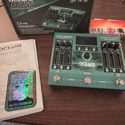 Electro-Harmonix Oceans Abyss Advanced Reverb Laboratory 2025 - Present - Teal image 1