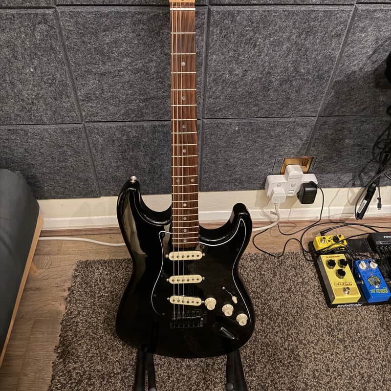 2000 Squier Stratocaster Standard Black