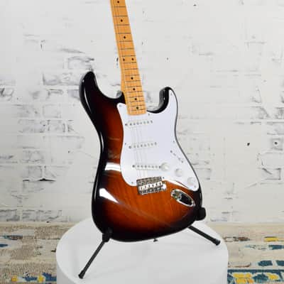 Fender 70th-anniversary American Vintage II 1954 Stratocaster - 2-color Sunburst image 3