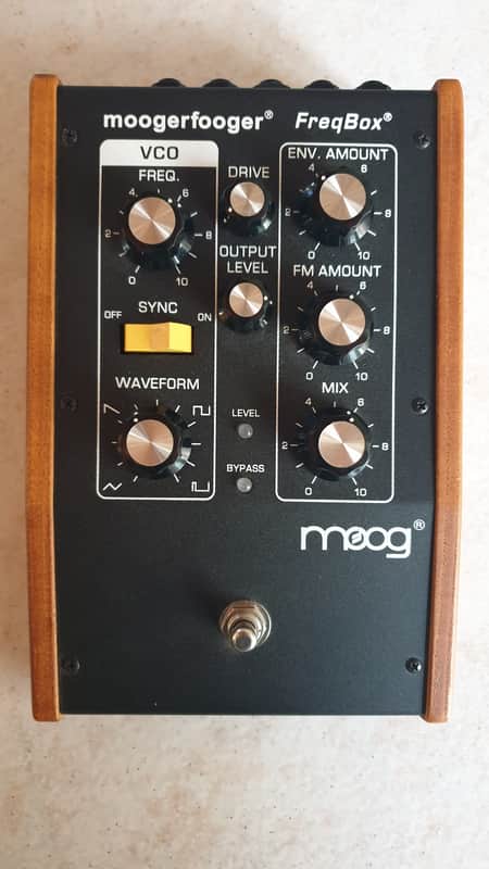 ギター Moog Moogerfooger MF-107 FreqBox Moog Moogerfooger MF-107 FreqBox - What To Know & Where To Buy