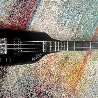 Hondo Alien Headless Bass 1987 Black image 2