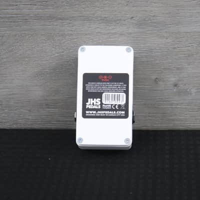 JHS 3 Series Distortion White image 5