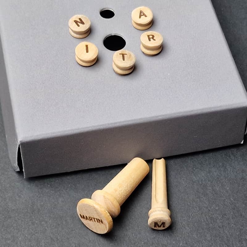 6 CHEVILLES guitare épingle - Bois buis lettres pleines - MARTIN - CUSTOM image 1