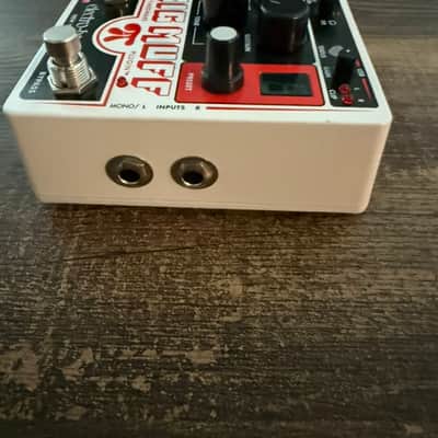 Electro-Harmonix Big Muff Pi Hardware Plugin 2022 - Present - White image 6