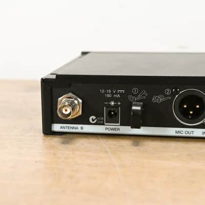 Shure SLX4 Wireless Receiver - J3 Band: 572-596 MHz (NO POWER SUPPLY) CG015LS image 6