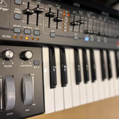 Behringer DeepMind 12 Synth 49 keys - 12-Voice Polyphonic Analog 2016 - Present - Black image 3