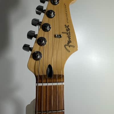 Fender Player Stratocaster HSS Plus Top with Pau Ferro Fretboard 2019 - Present - Tobacco Sunburst image 3