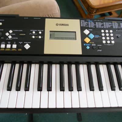 Yamaha YPT-220 61 Key Personal Keyboard with AC Adapter image 4