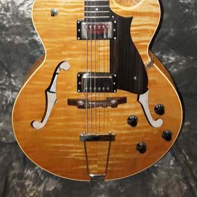 Heritage H-575 Carved Solid Top 2018 image 2