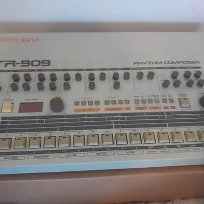 Roland TR-909 Rhythm Composer 1983 - 1985 - White