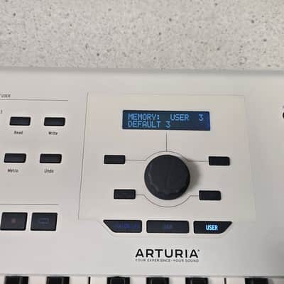Arturia KeyLab 61 MkII MIDI Controller White image 3