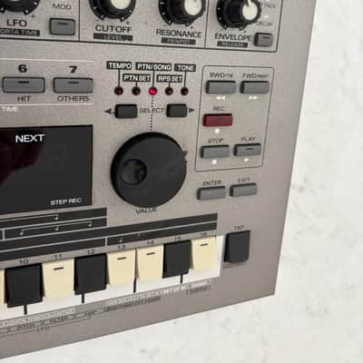 Roland MC-303 Groovebox 1990 - 1998 - Silver image 5