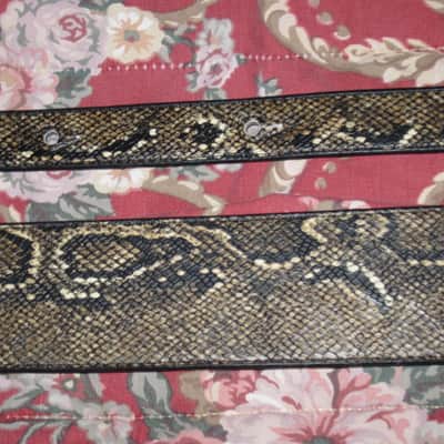 lite use RockYou (Rock You) PU Faux Leather Snakeskin Pattern Guitar Strap (front: brown, tan, black pattern) (back: black) reversible - main part of strap 2 & 3/4" wide, belt part 1 & 1/4" wide [polyurethane leather] Adjustable Length from 44" to 53" image 13