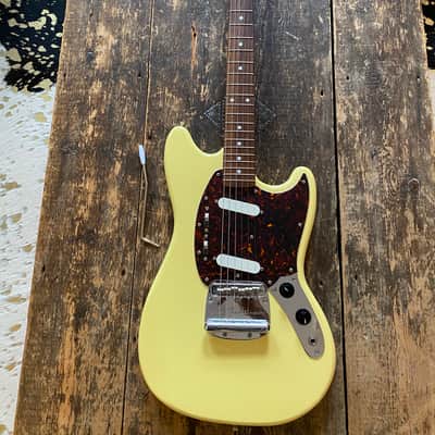 Fender Mustang 1969 Reissue Vintage White/Yellow CIJ Japan 2002 w/ Hardcase image 18
