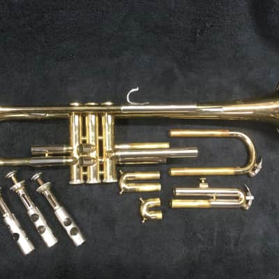 York Artist model trumpet 1955-56 - Brass Lacquer image 10