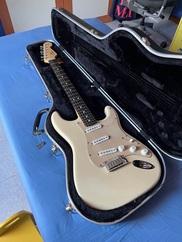 Fender American Series Stratocaster 2002 - 2007 Olympic White image 1