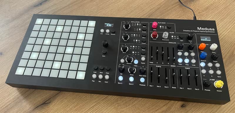 Polyend Dreadbox Medusa Hybrid Synthesizer 2018 - 2021 - Black image 1
