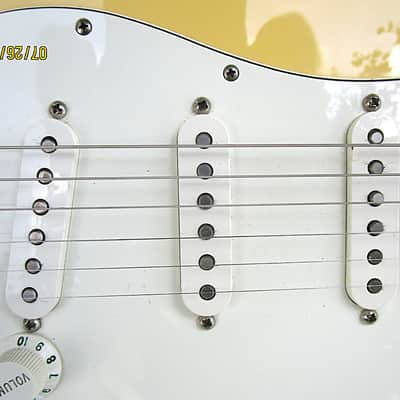 Fender Player Stratocaster Guitar, 2018, Mexico, Butterscotch Cream Finish, Excellent Condition image 7