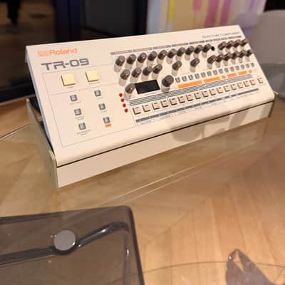 Roland TR-09 Rhythm Composer 2017 - Present - White imagen 2