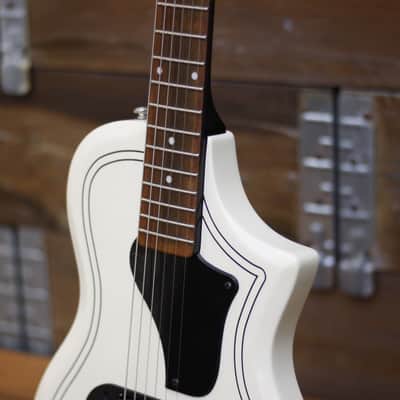 Supro Ozark 2019 - Antique White image 6