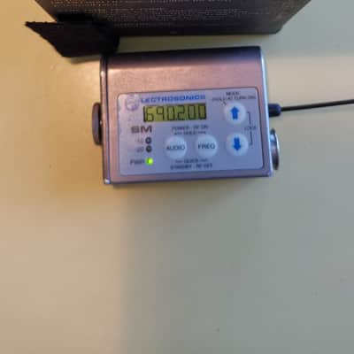 Lectrosonics SM + UCR411 Block 26, 665.6-691.1 MHz Wireless Microphone System 3x image 12