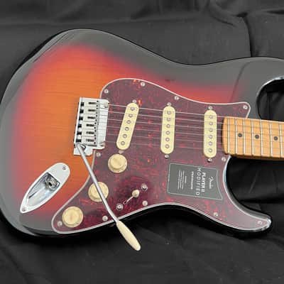 Fender Player II Modified Stratocaster with Maple Fretboard 2025 - Present - 3-Color Sunburst image 2