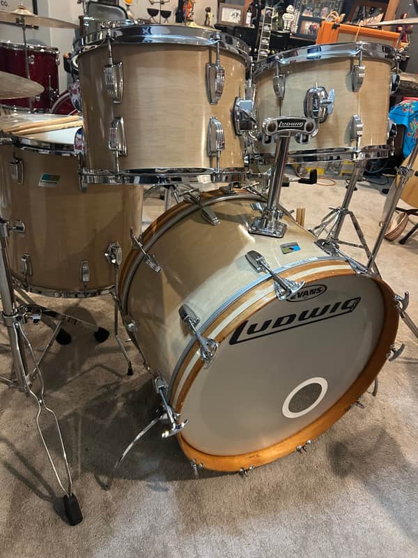 Ludwig No. 989 Big Beat Outfit 8x12 / 9x13 / 16x16 / 14x22" Drum Set (3-Ply) with Pointed Blue/Olive Badges 1973 - 1976 - Maple Cortex image 1