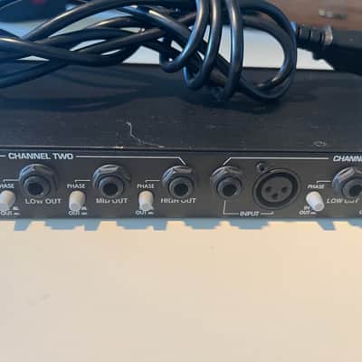 Carvin XC3000 Stereo 2/3 Way Electronic Crossover with rack mount bolts and IEC power cable image 7