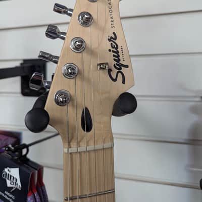 Fender Squier Sonic Stratocaster Electric Guitar – Strat Style – Lightweight – Great Player Polish Ebony black image 3