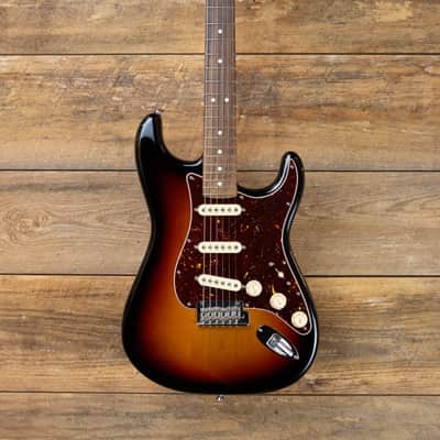Immagine Fender American Professional II Stratocaster - 3-Tone Sunburst w/Case - 2