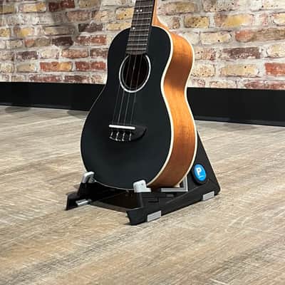 Flight Iris Concert Ukulele - Black image 2