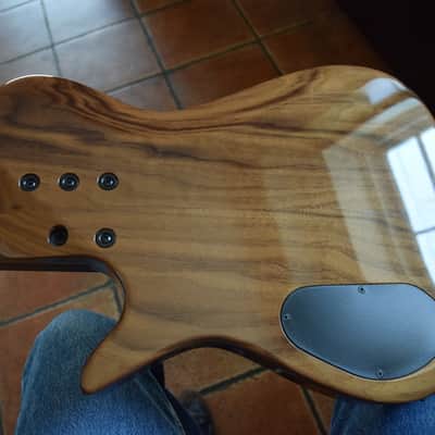 Kiesel Zeus Bass, 5 string ZB5 model , 2018 , exotic wood build, Outstanding condition & tone image 5