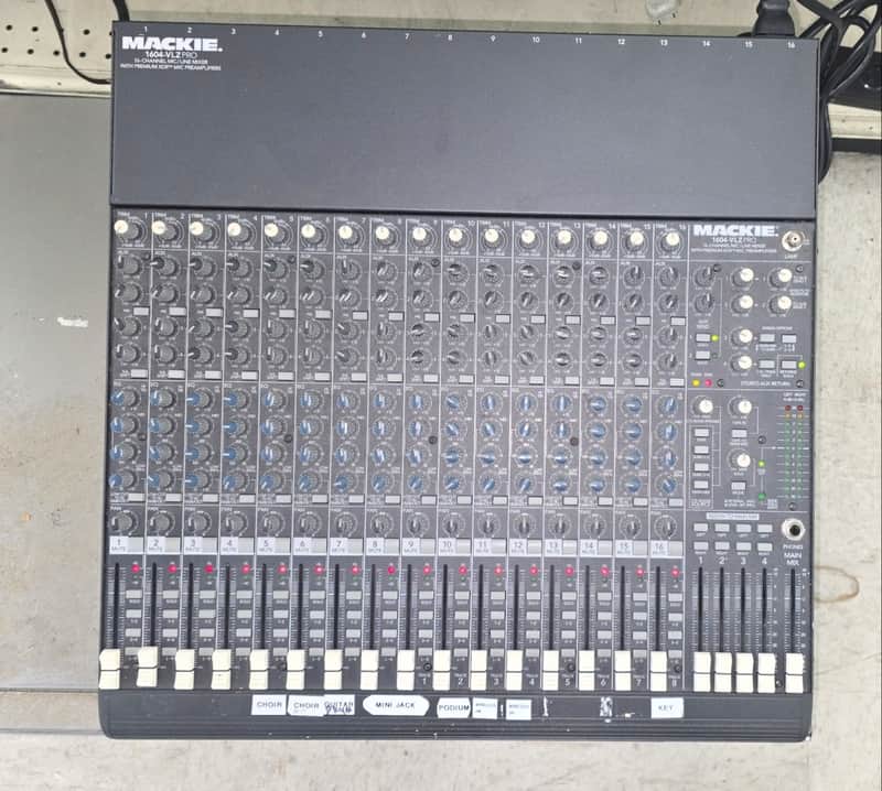 Mackie 1604-VLZ Pro 16-Channel Mic / Line Mixer | Reverb
