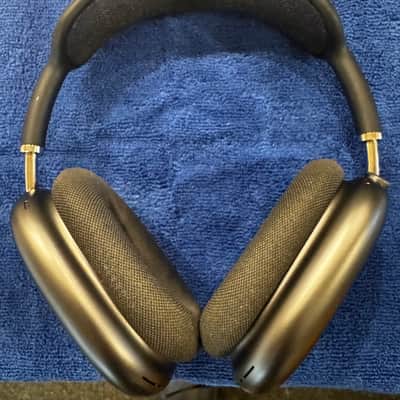 Apple AirPods Max Space Gray Lightning w/ WaterField Case + Max Stand image 3