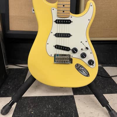 Fender Player Stratocaster with Maple Fretboard 2018 - 2024 - Buttercream image 7