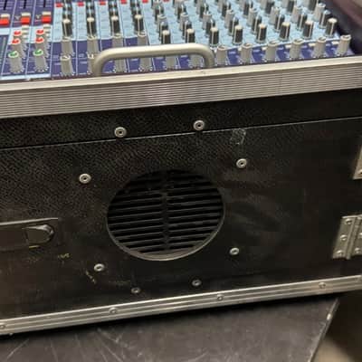 Midas Venice 160 + FLIGHTCASE 16-Channel racked in an Amptown flightcase image 10