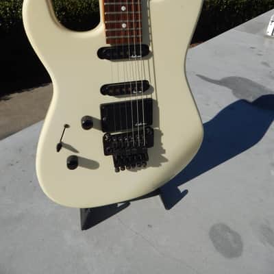 Charvel Model 3 Lefty 1988 - White Left Handed image 5