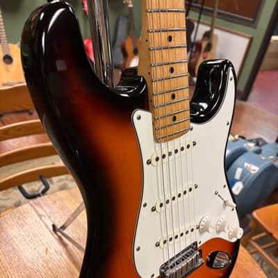 1994 Fender 40th Anniversary American Standard Stratocaster with Maple Fretboard Brown Sunburst image 5
