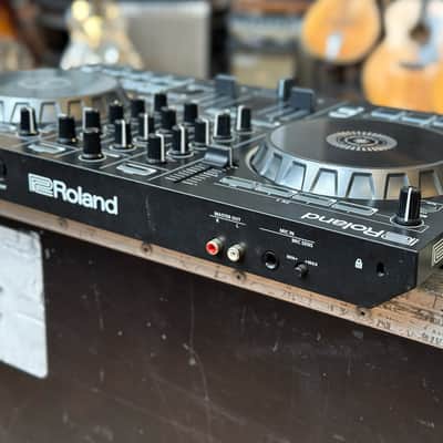 Roland DJ-202 Serato DJ Controller image 5