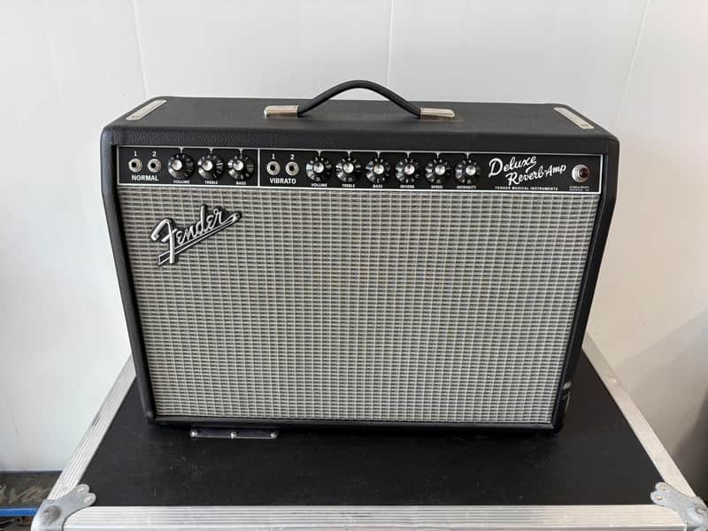 Perfect Fender '65 Deluxe Reverb Reissue 22-Watt 1x12" Guitar Amplifier! image 1