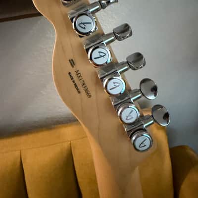 Fender Deluxe Telecaster Thinline, Rosewood Fingerboard, 3-Color Sunburst image 5