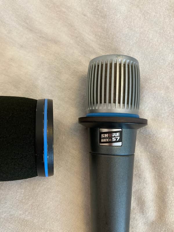 Shure BETA 57 Supercardioid Dynamic Microphone with Magnetic Windscreen and Case image 1