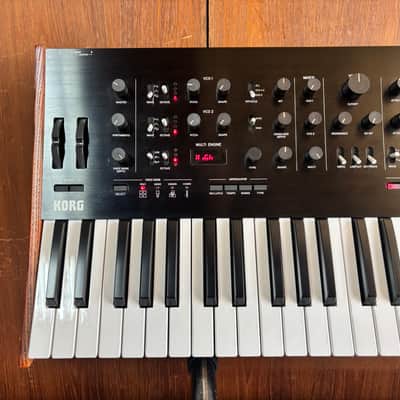 KORG Prologue 8 Polyphonic Hybrid Keyboard Synthesizer w/ gig bag image 2
