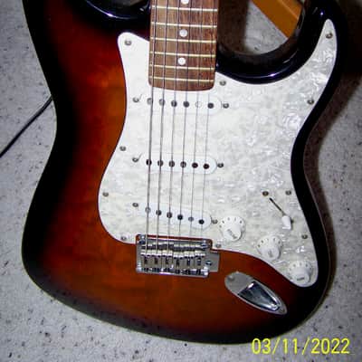 Squier Standard Stratocaster with Rosewood Fretboard 2004 - 2018 - Antique Burst image 1