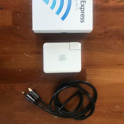 Apple AirMac Express Circa 2010 - White image 1