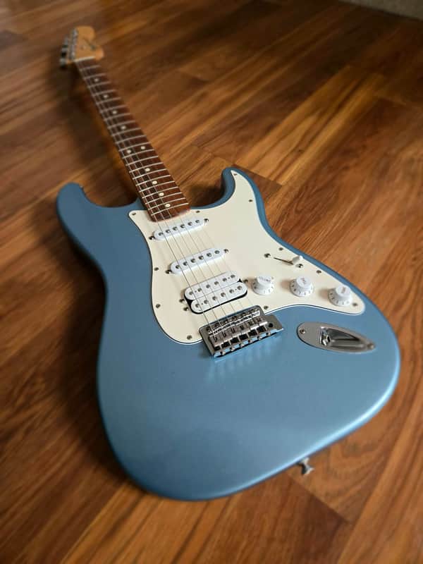Fender Stratocaster MIM circa 2000 - Lake Placid Blue image 1