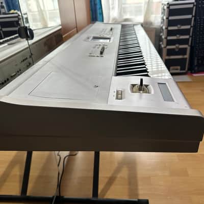 Korg Triton Studio 88-Key 120-Voice Polyphonic Workstation 2002 - 2005 - Silver image 10