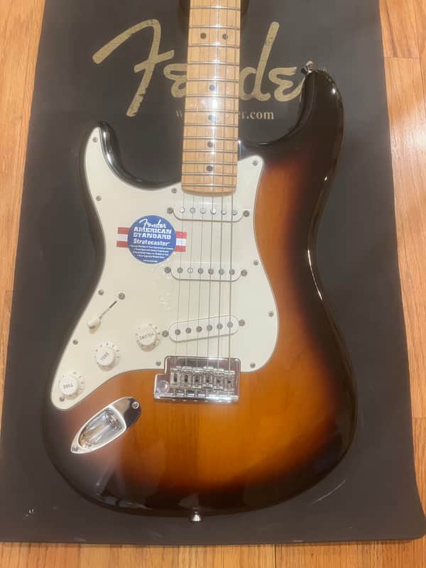 American Fender Stratocaster 2011 (FSR) - 2 tone sunburst image 1